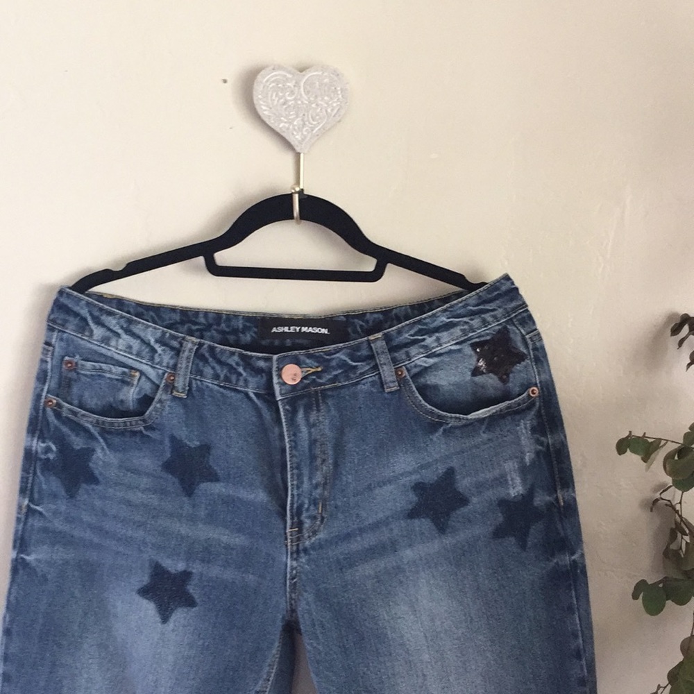 ASHLEY MASON Frayed Jeans w/Star Embellishments